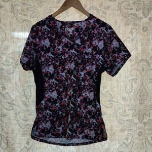 Excellent condition barely worn stretch side medium scrub top